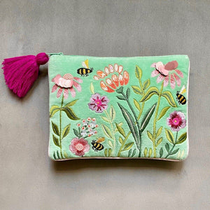 Mintgrün mit rosa/lila Details und Bienen