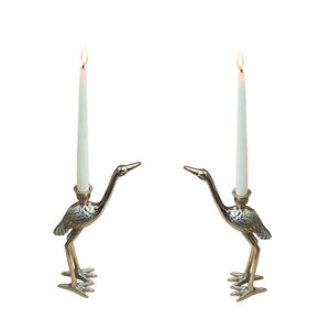 Ein Paar goldene Storch-Kerzenhalter