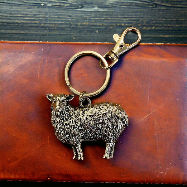 The Sheep Keyring - At home in the country