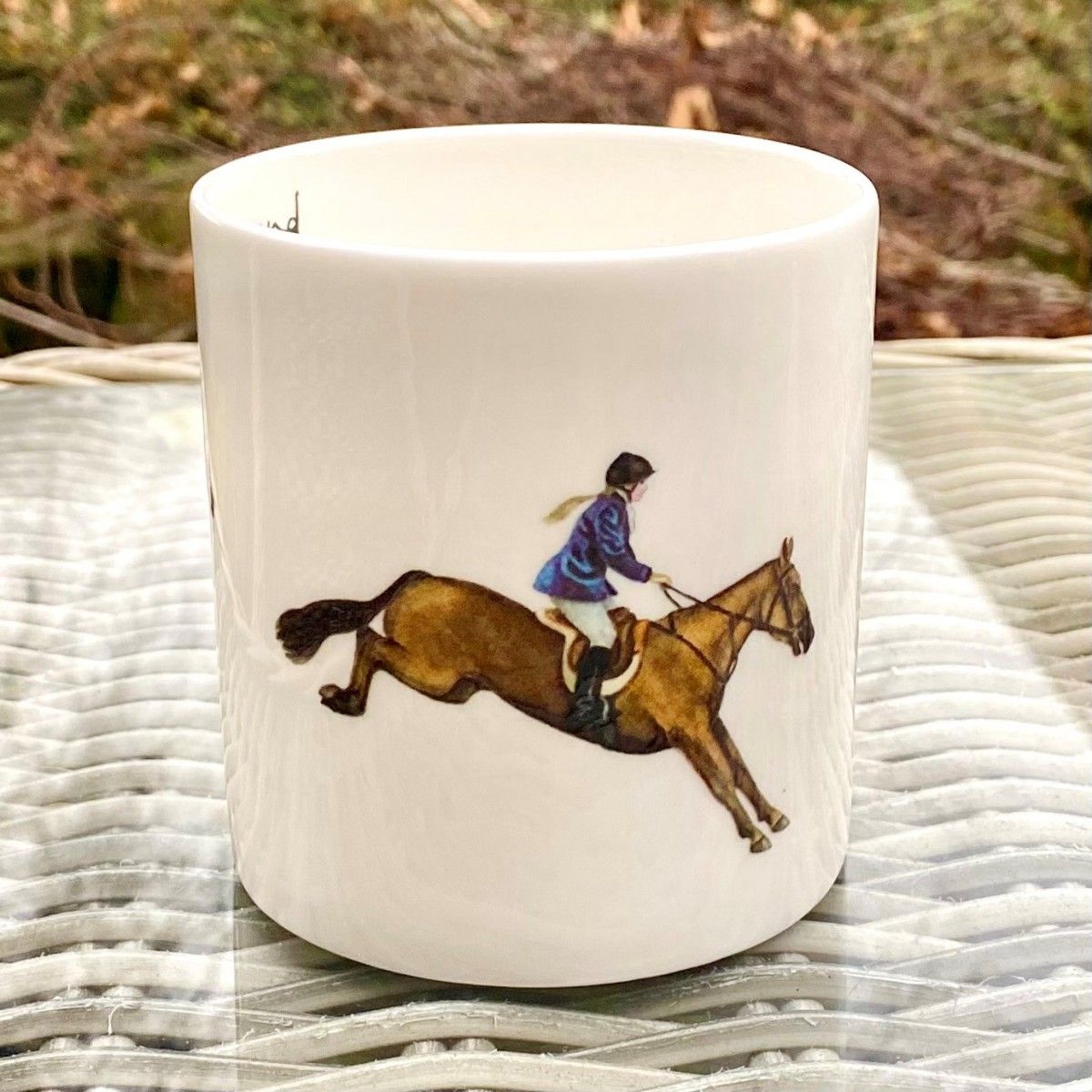 Tasse mit der Aufschrift „Horseing Around“.