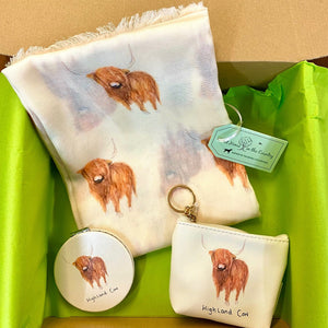 Geschenkbox „The Highland Cow“ mit Schal, Geldbörse und Taschenspiegel