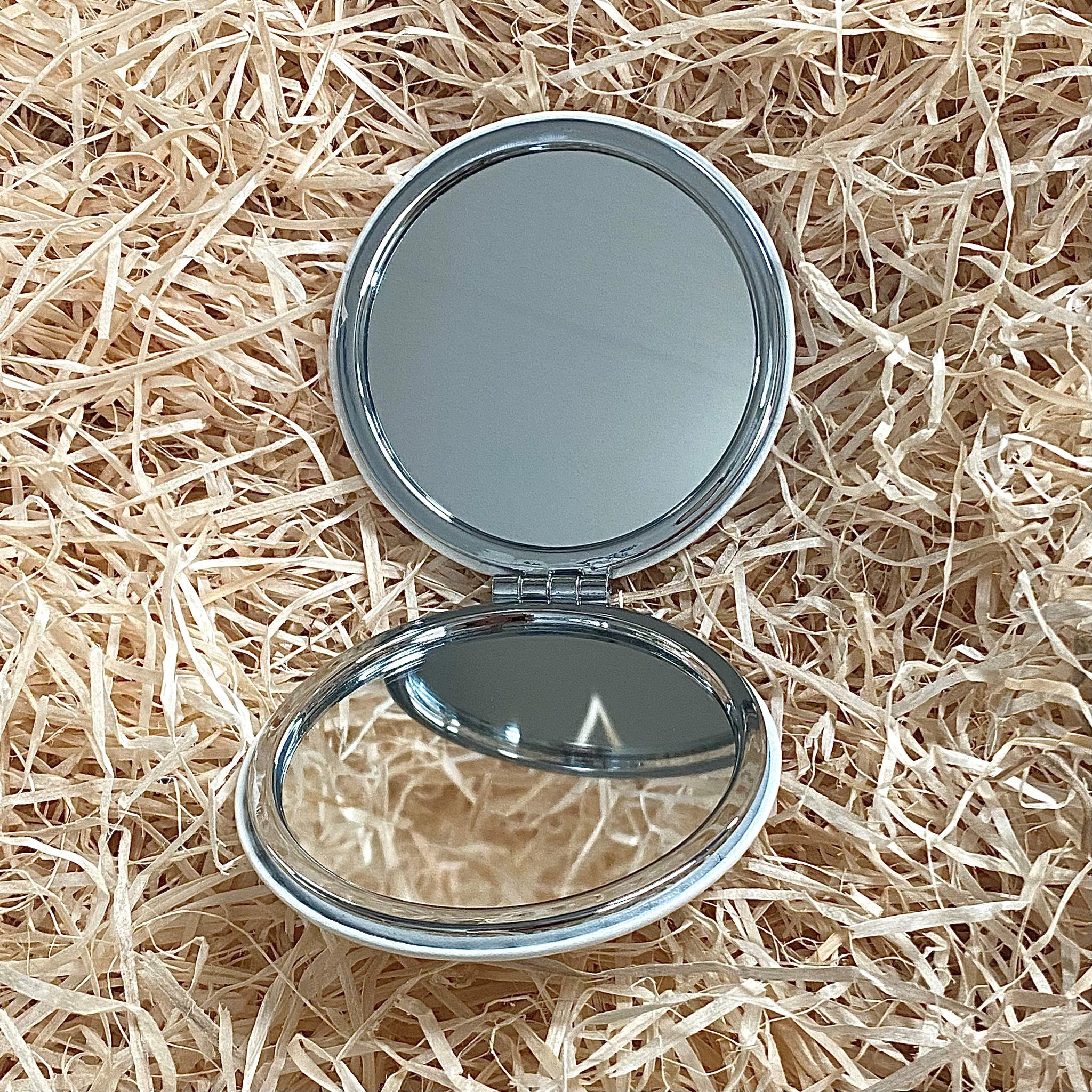 Compact Mirrors - At home in the country
